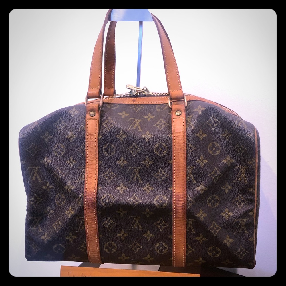 🌟Authentic Louis Vuitton Sac Souple 35 🌟